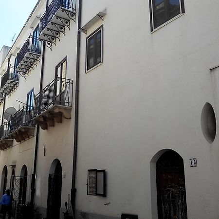 Little House Inside Capo'S Market Appartement Palermo Buitenkant foto