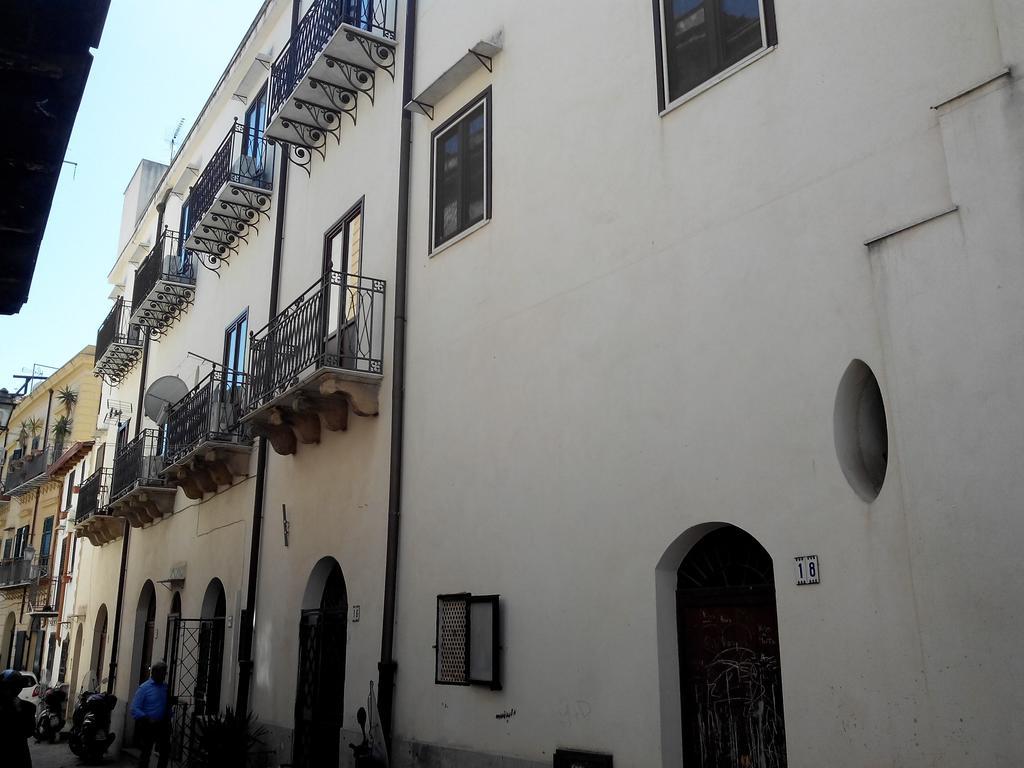 Little House Inside Capo'S Market Appartement Palermo Buitenkant foto